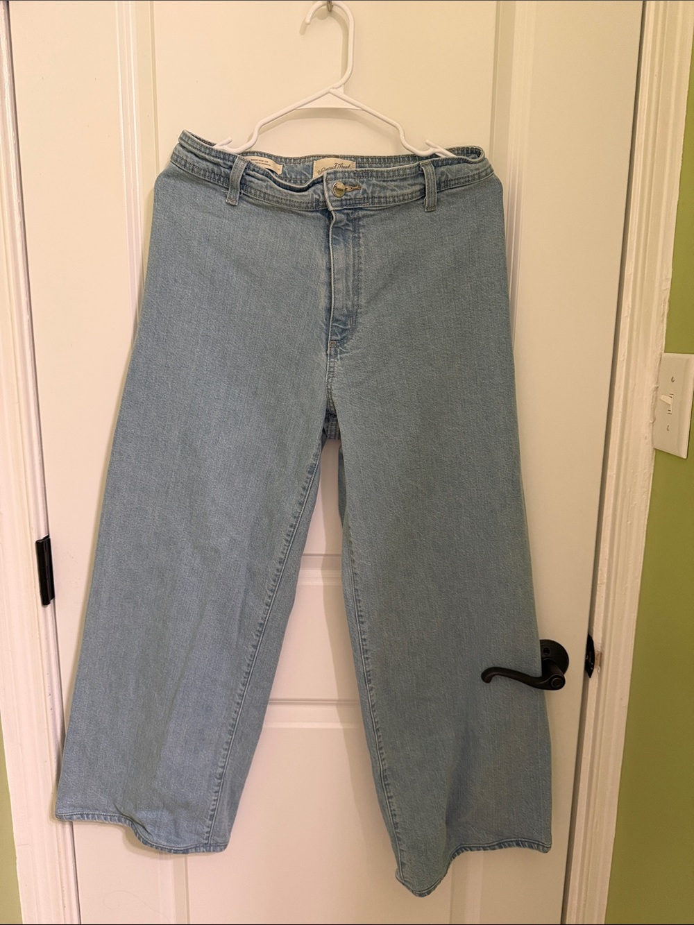 Universal Threads Sailor Wide Leg Light Wash Jeans